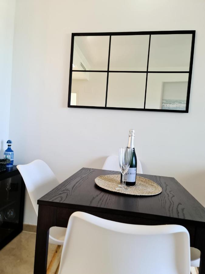Seaside Serenity - Stylish Apartment With Spectacular Views Manilva Exterior photo