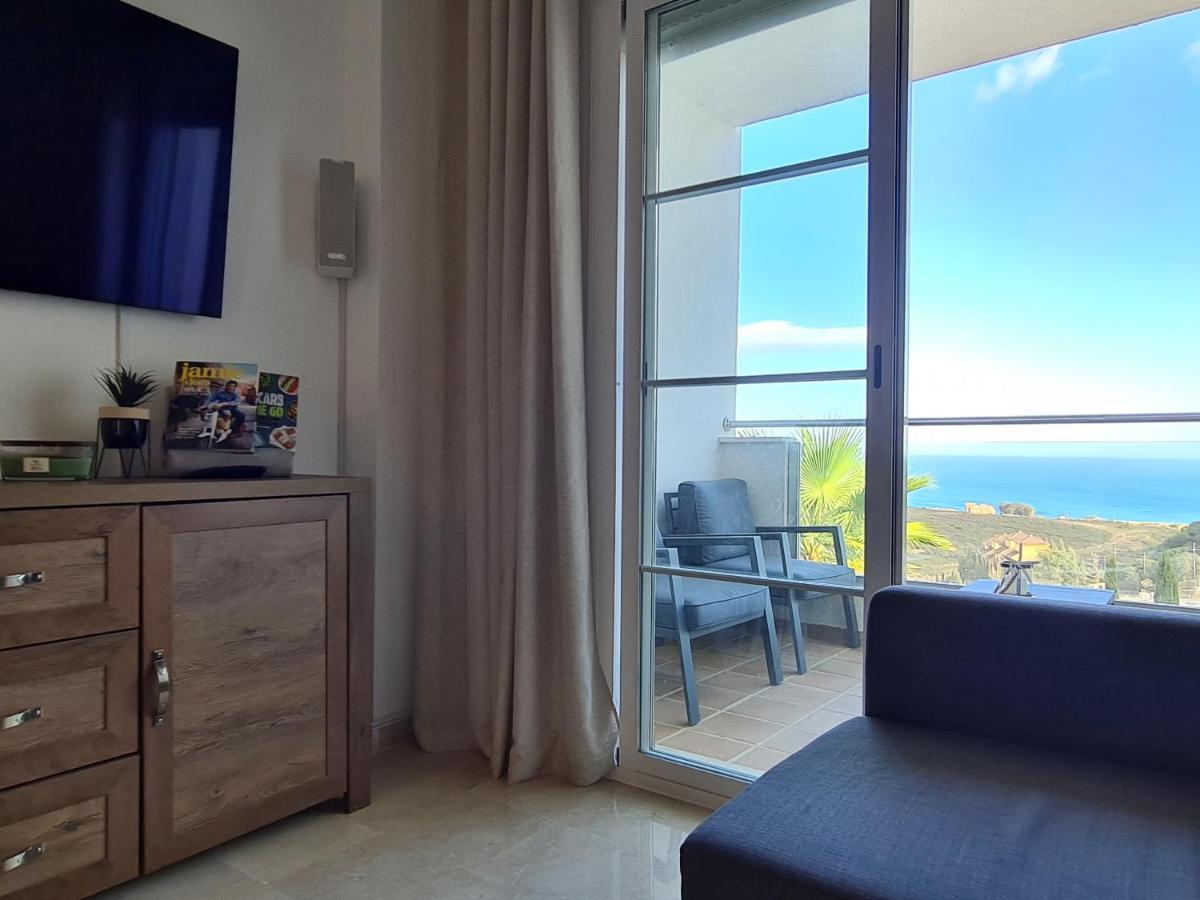 Seaside Serenity - Stylish Apartment With Spectacular Views Manilva Exterior photo