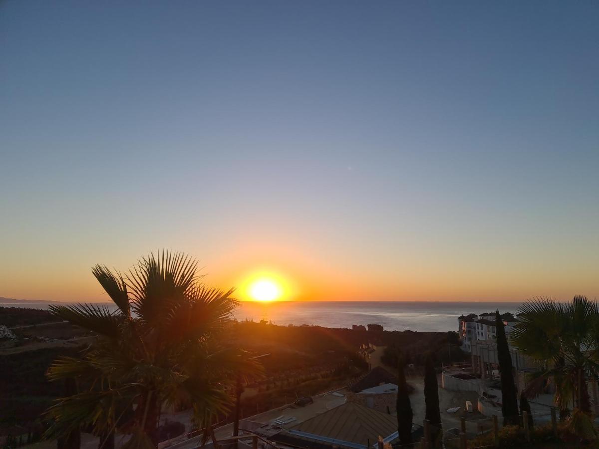Seaside Serenity - Stylish Apartment With Spectacular Views Manilva Exterior photo